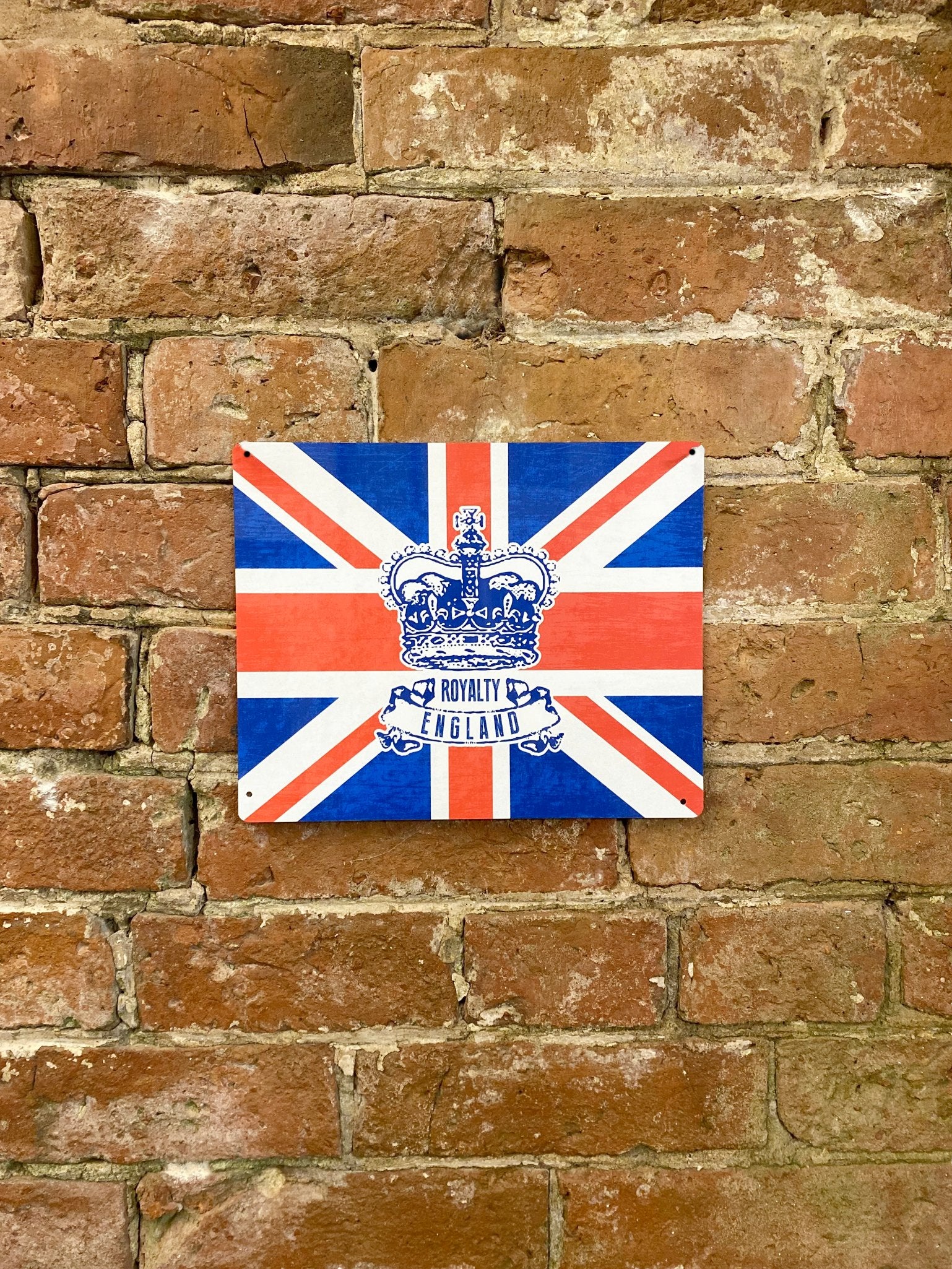 Metal Advertising Wall Sign - Grunge British With Crown MS103