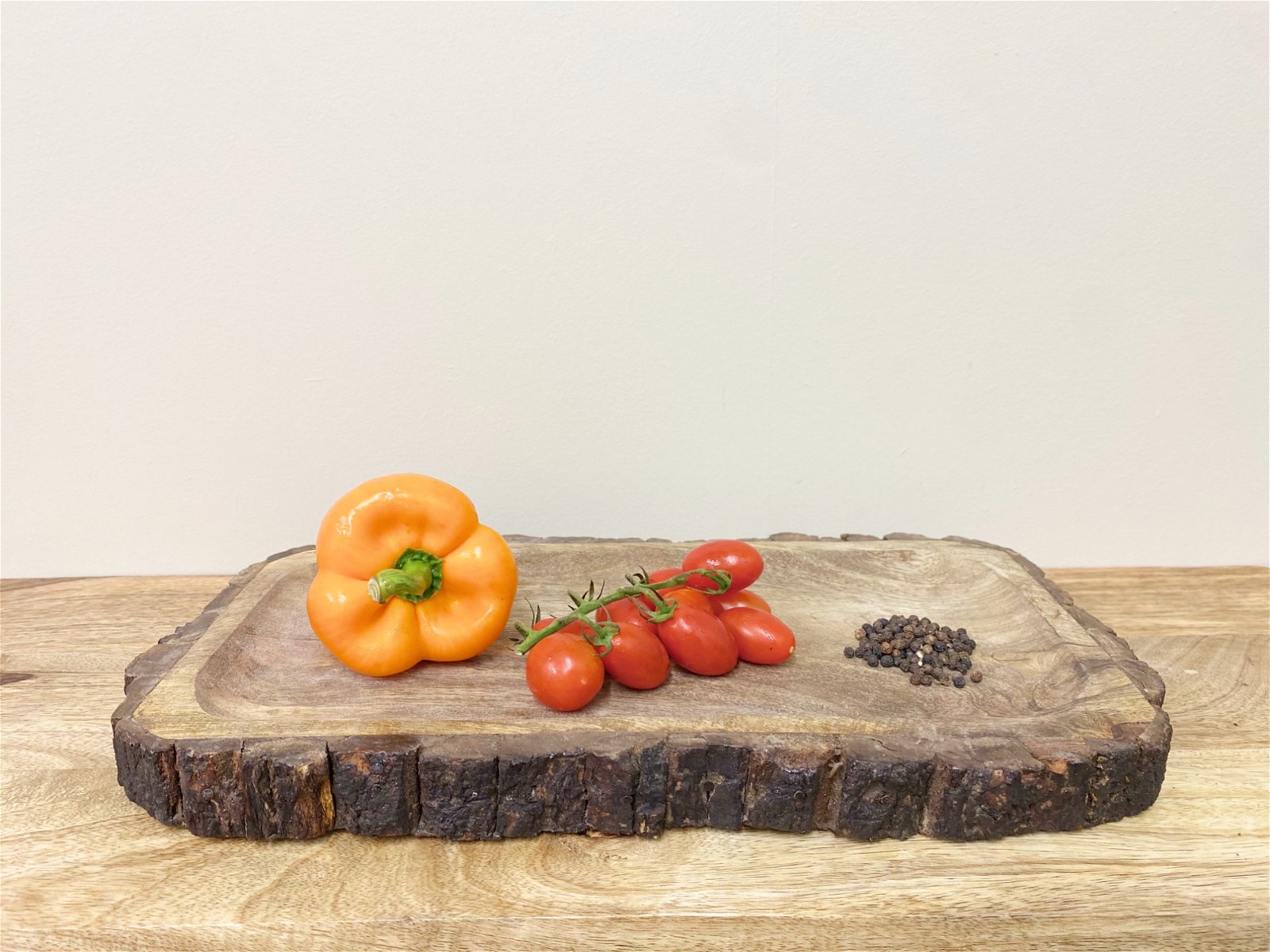 Large Wooden Platter Tray With Bark Edging S-KG0971