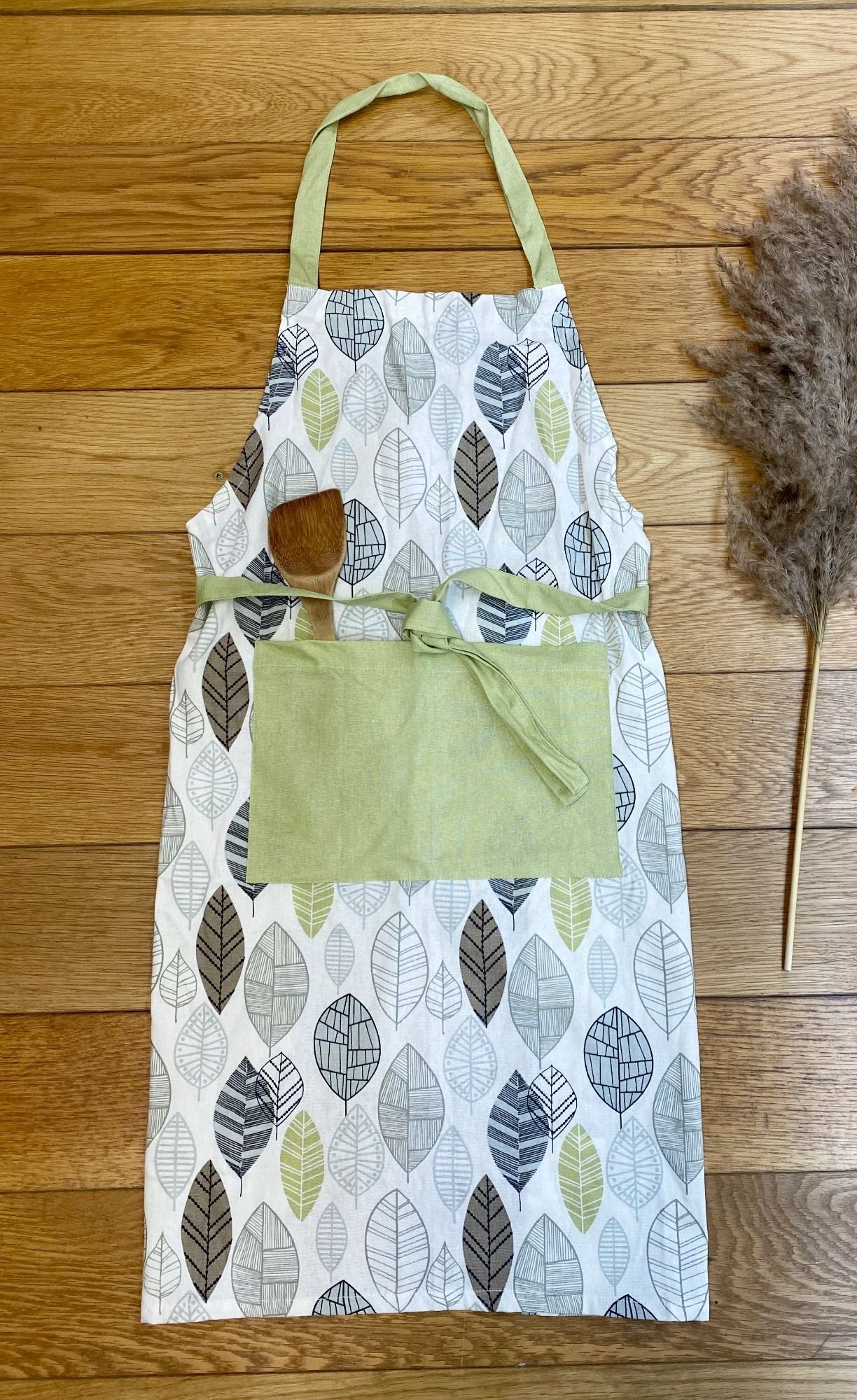 Kitchen Apron With Contemporary Green Leaf Print Design S-KG1085