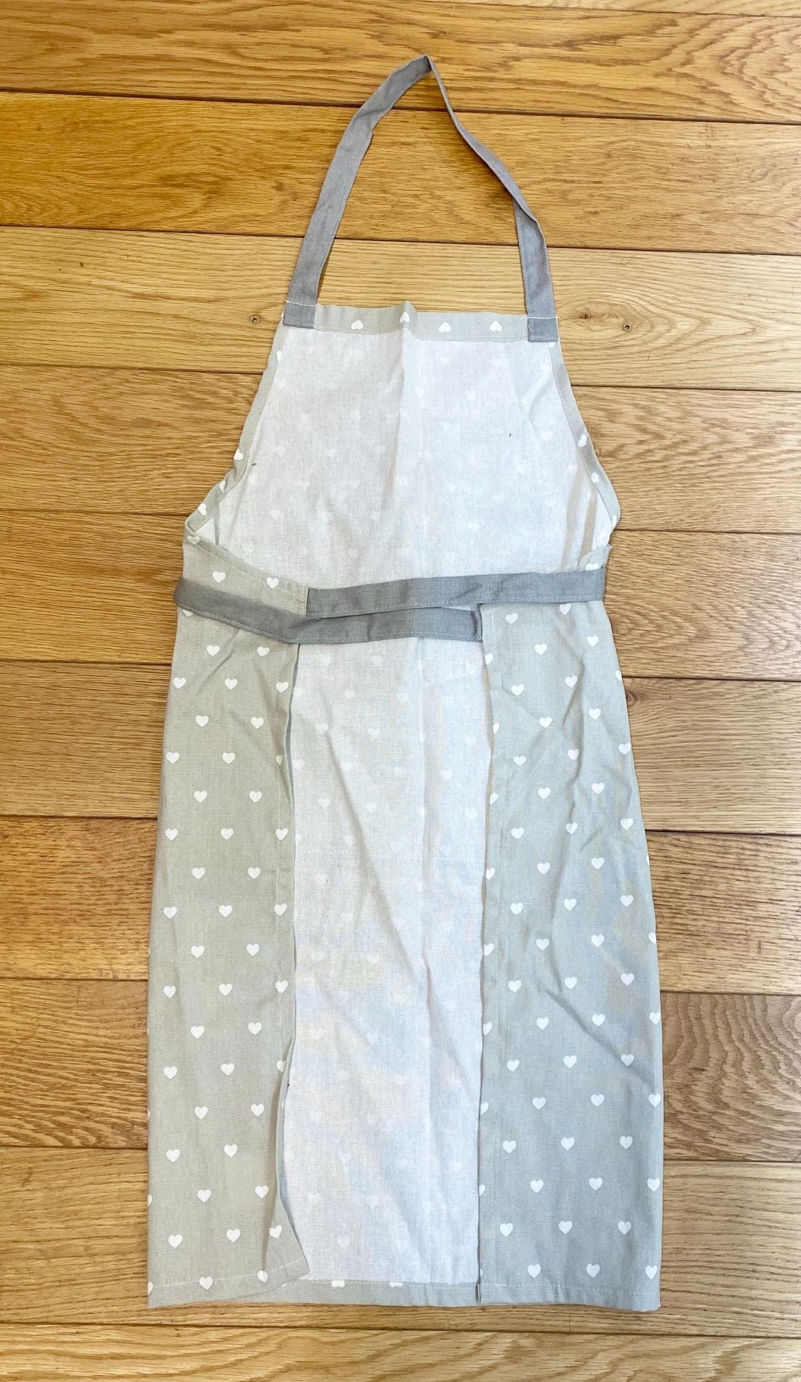 Kitchen Apron With A Grey Heart Print Design S-KG1129