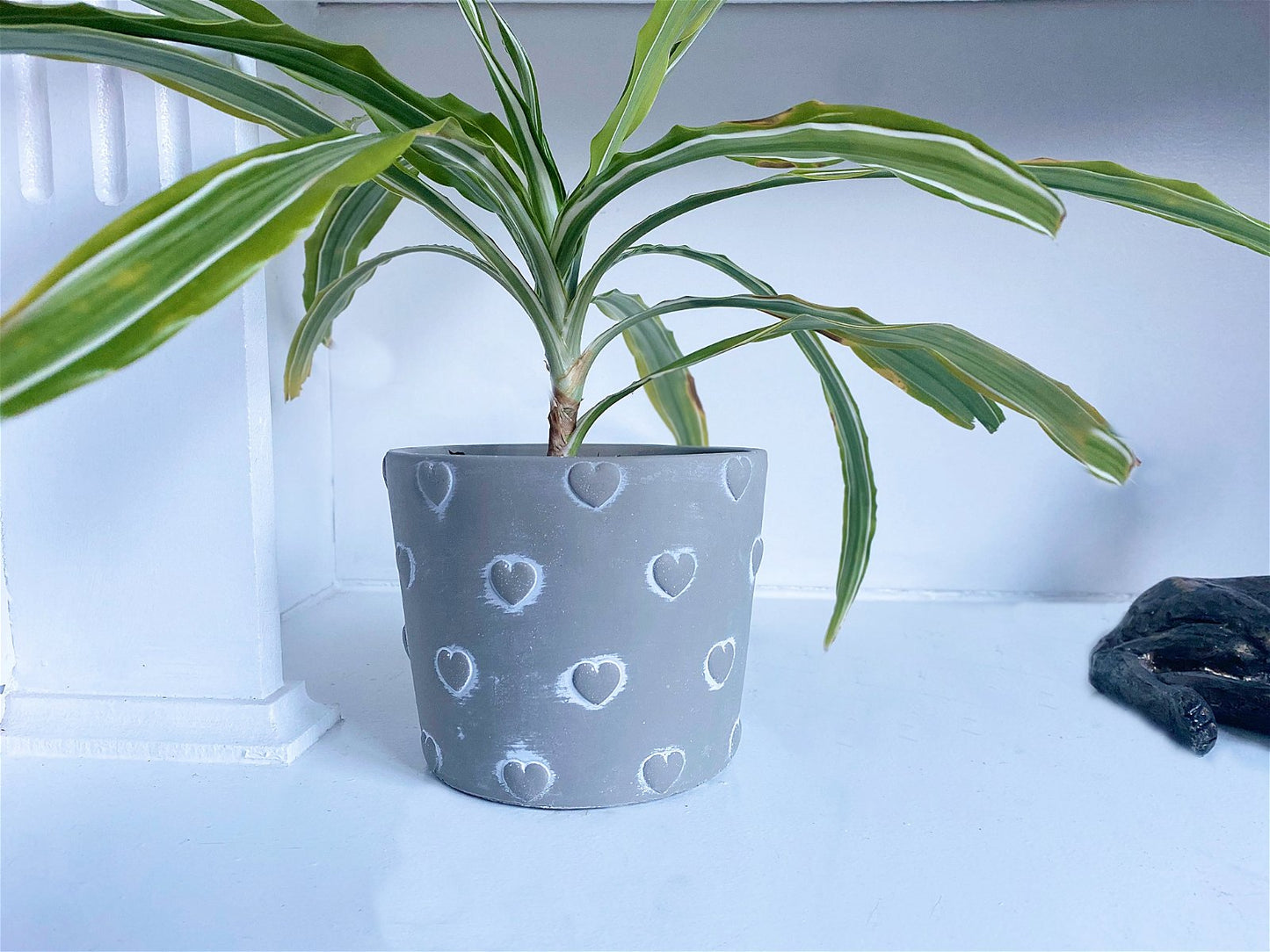 Grey Stone Hearts Planter Round Small S-KG2014